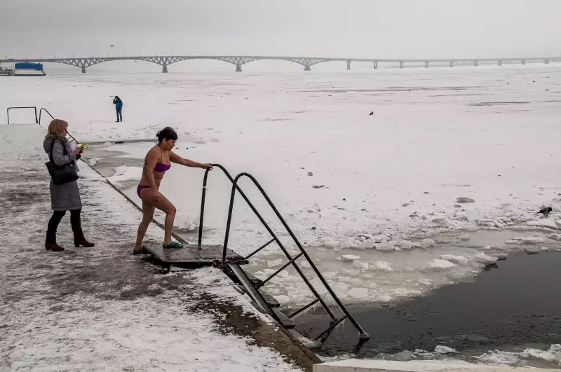 Eisschwimmen in der Wolga