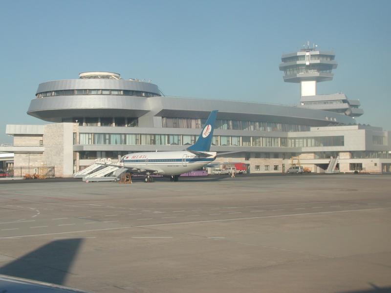 Belavia-Flugzeug am Flughafen Minsk