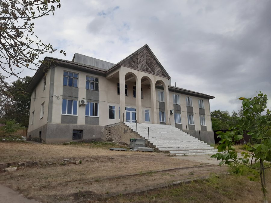 File:MD.RZ.Lalova - casa de cultură - aug 2025.jpg