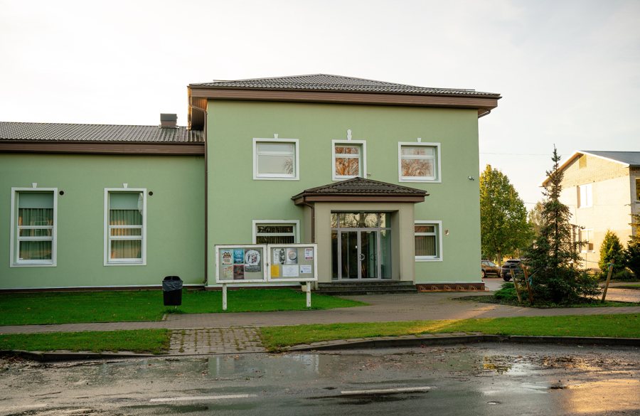 File:Koeru Raamatukogu - OlariPilnik.jpg