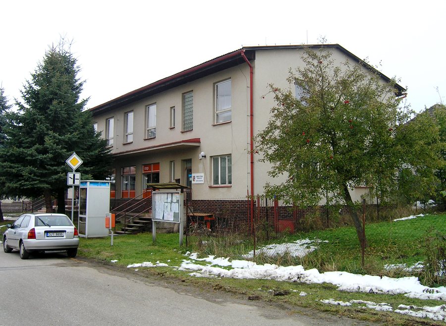 File:Komorovice, municipal office.jpg