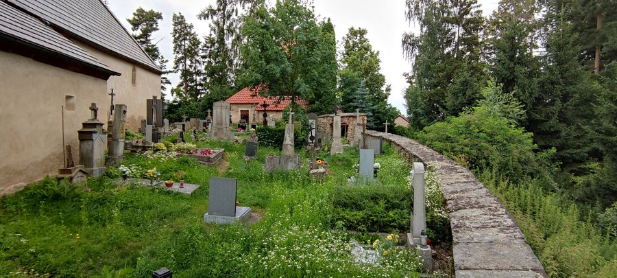 File:Cemetery in Řečice 01.jpg