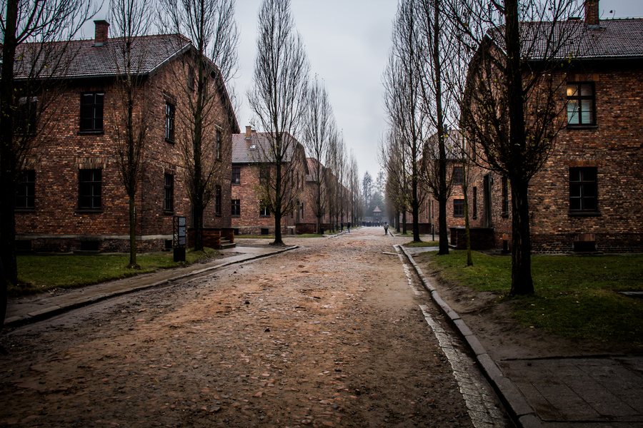 File:Auschwitz-Birkenau 002.jpg