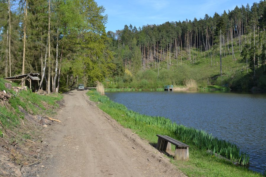 File:Dlouhá Lhota (okres Blansko) - nádrž na Býkovce, obr01.jpg