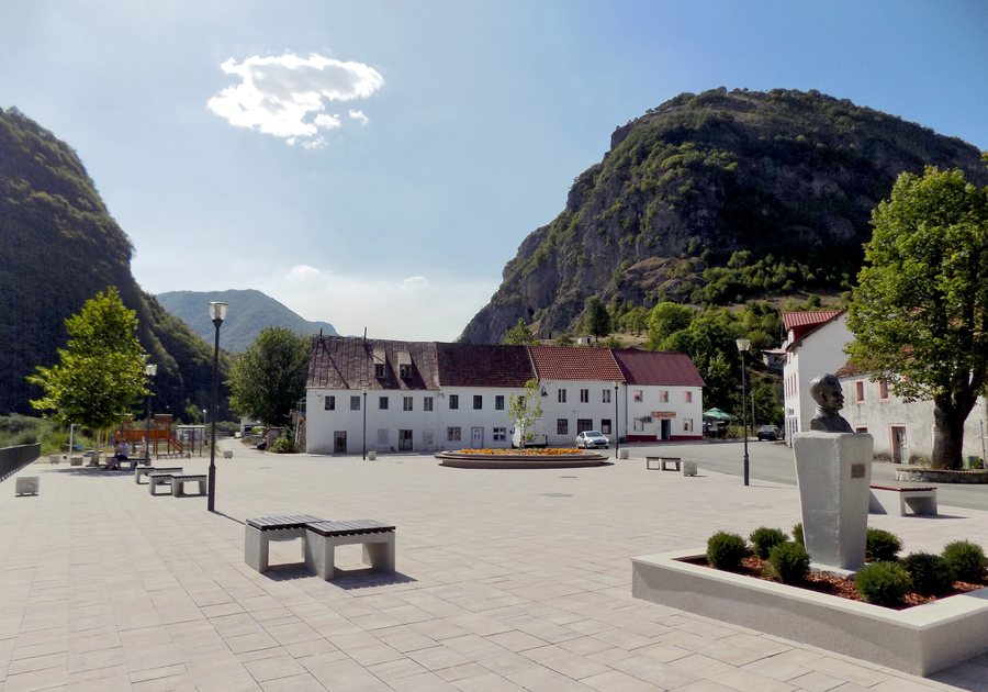 File:Šavnik, Montenegro 03.jpg