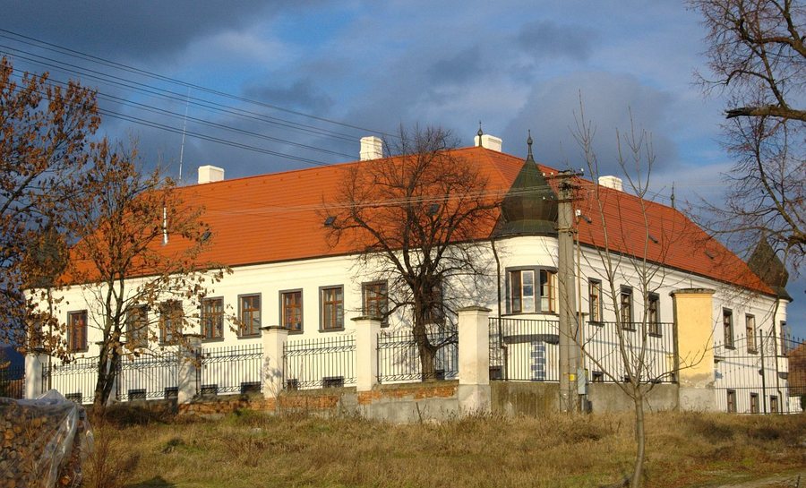 File:Radosina kastiel 02.jpg