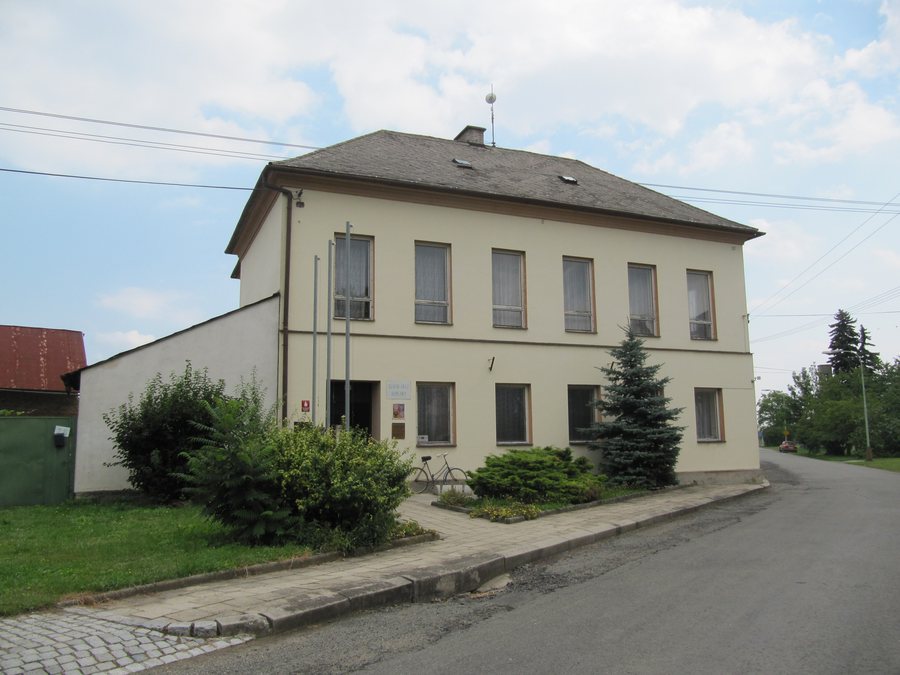 File:Dubčany, OÚ.jpg