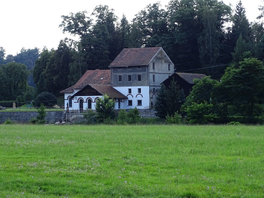File:Nadryby, Valentovský mlýn (01).jpg