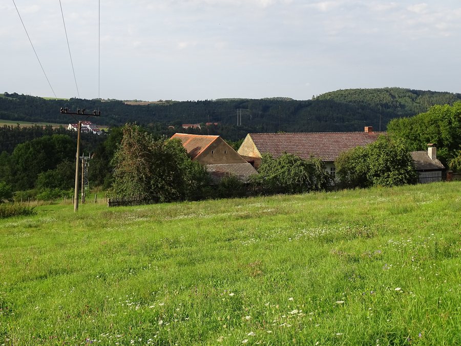 File:Čilá čp .12, výhled na Šlovice.jpg