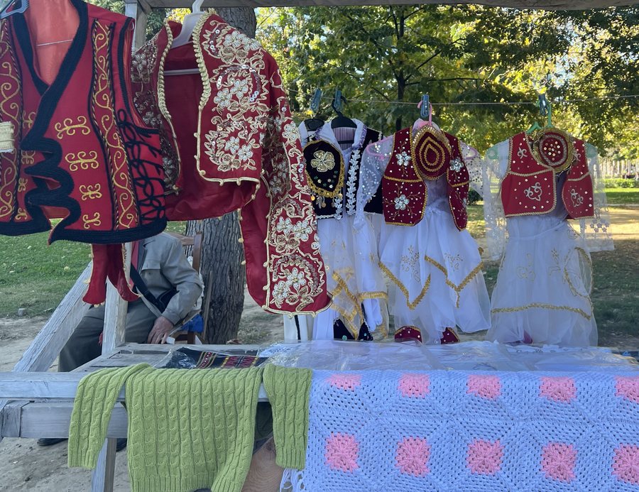 File:Elbasan, Albania - traditional Albanian clothing.jpg