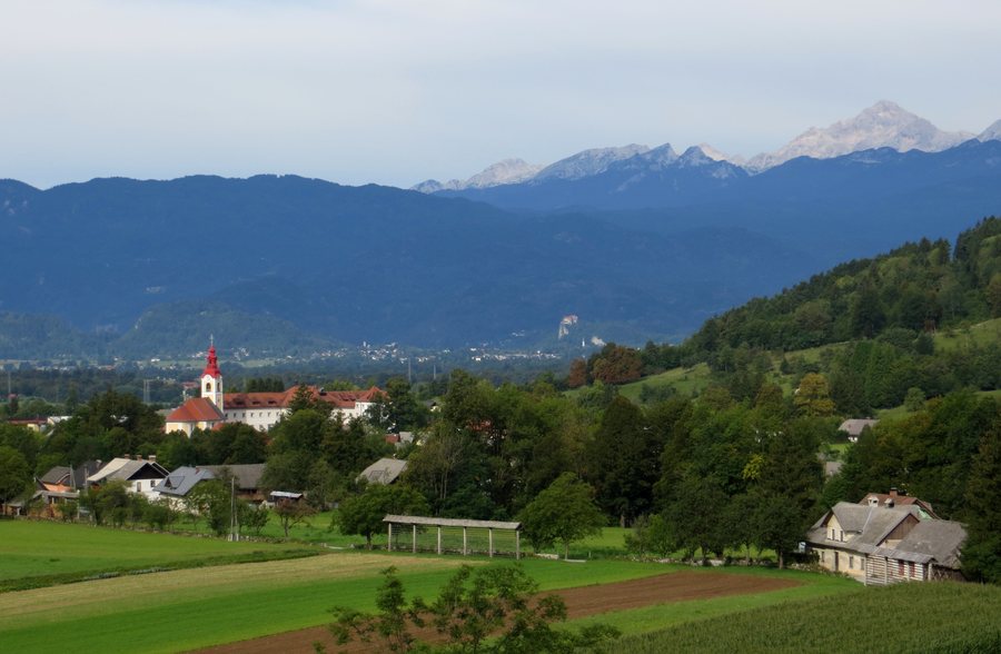 File:Begunje na Gorenjskem Slovenia.jpg