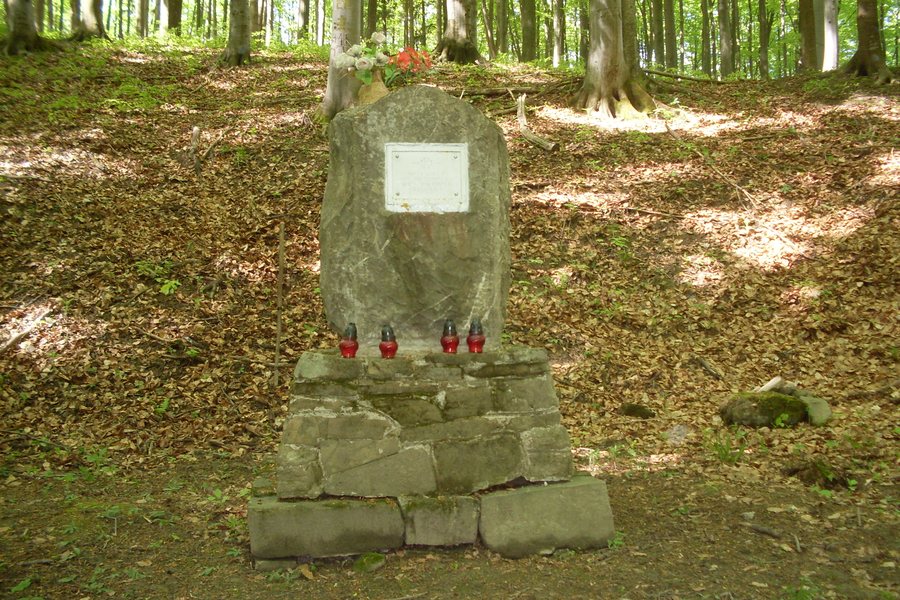 File:Lednica, Slovakia - panoramio (1).jpg