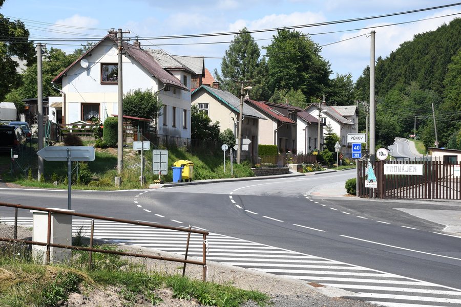 File:Police-nad-Metují-Pěkov-jižní-konec2019.jpg