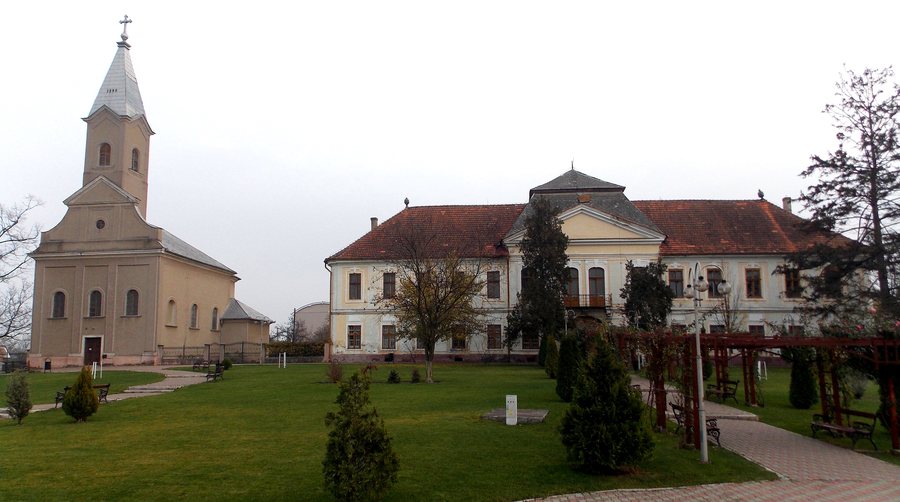 File:Castle and Church - Sinmartin BH.JPG