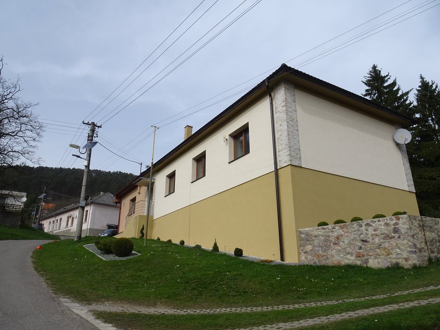 File:Veľké Pole, domy.jpg