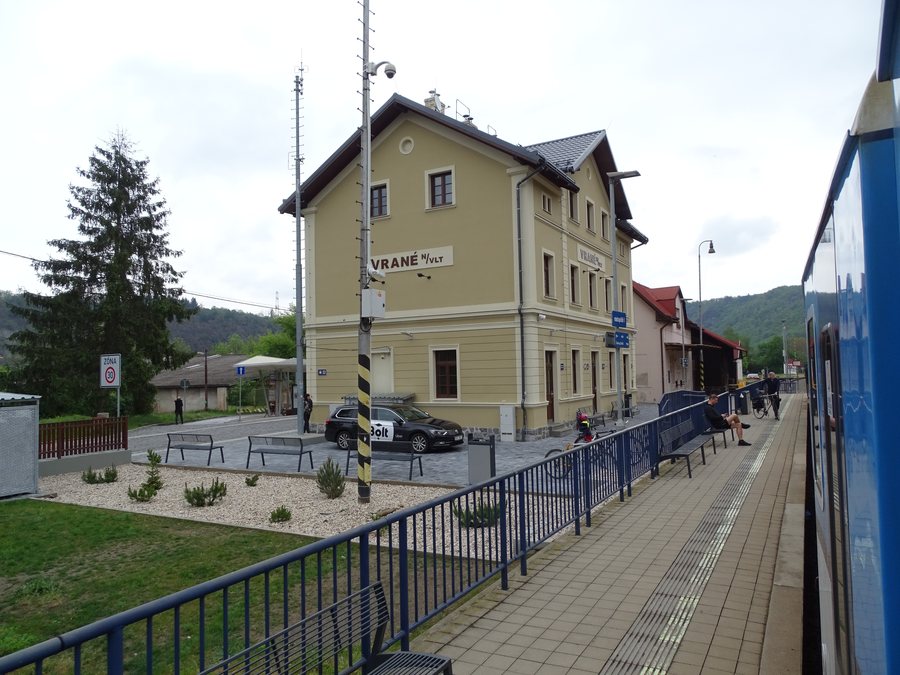 File:Nádraží Vrané nad Vltavou (01).jpg