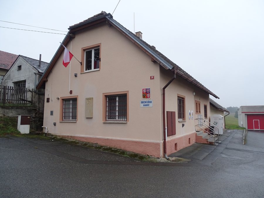 File:Dobříč, obecní úřad čp. 29.jpg