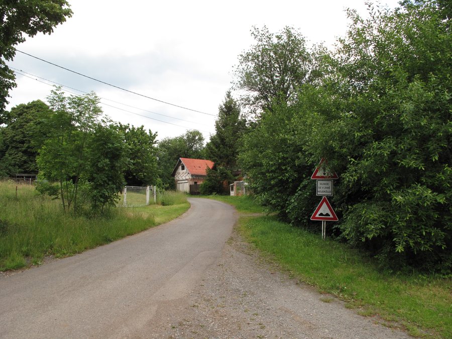 File:Trokavec, cesta.jpg