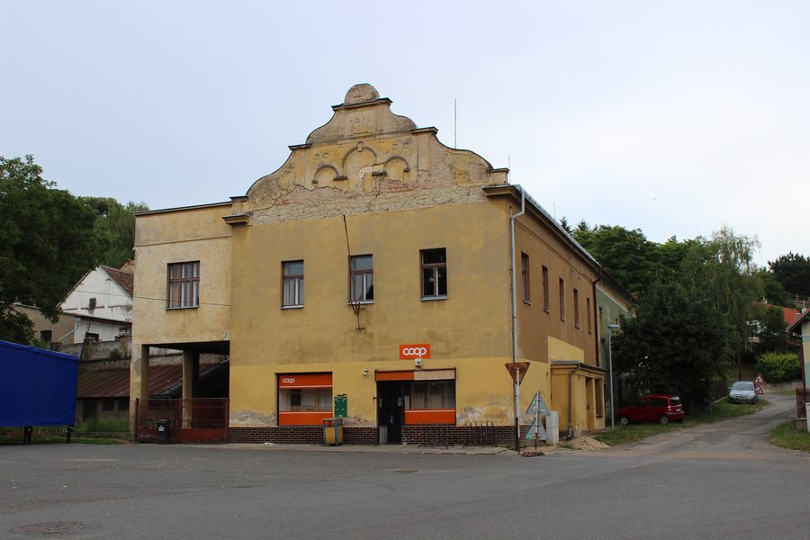 File:Kochánky, dům číslo 19.jpg