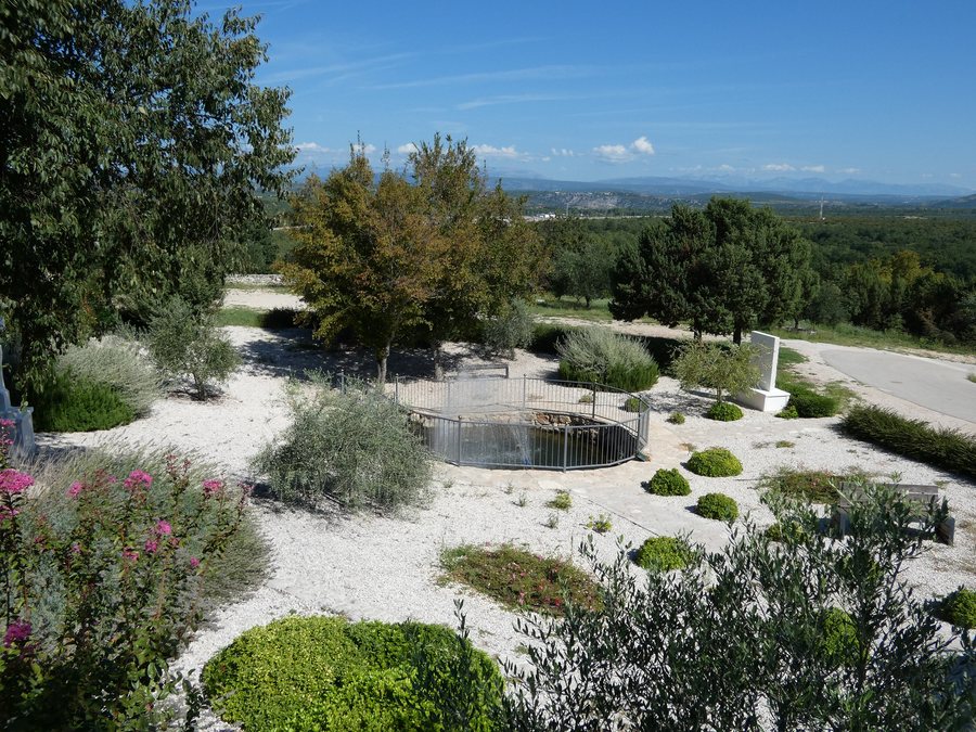 File:Groblje Zvirici (5).jpg