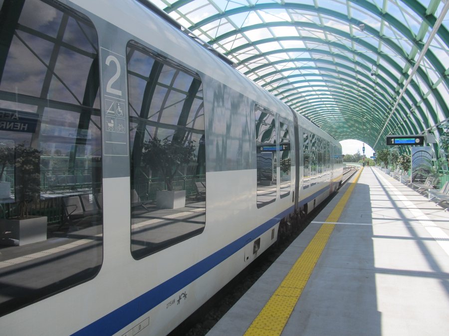 File:Halta Aeroport Henri Coandă T1, Otopeni.03.jpg