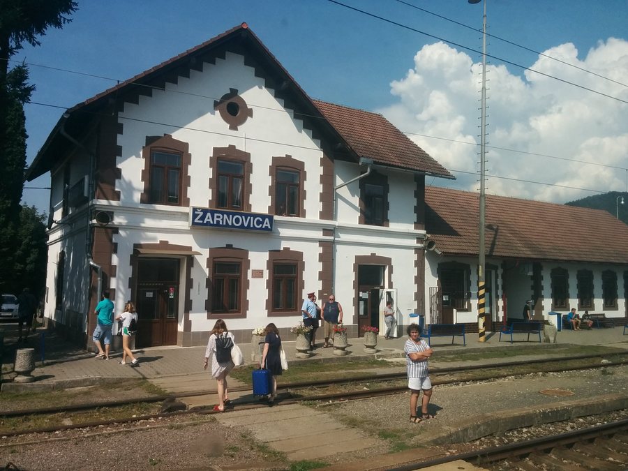 File:Železničná stanica Žarnovica.jpg