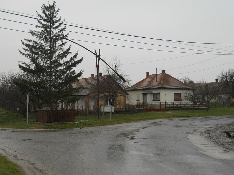 File:HU-FE-Sáregres.JPG
