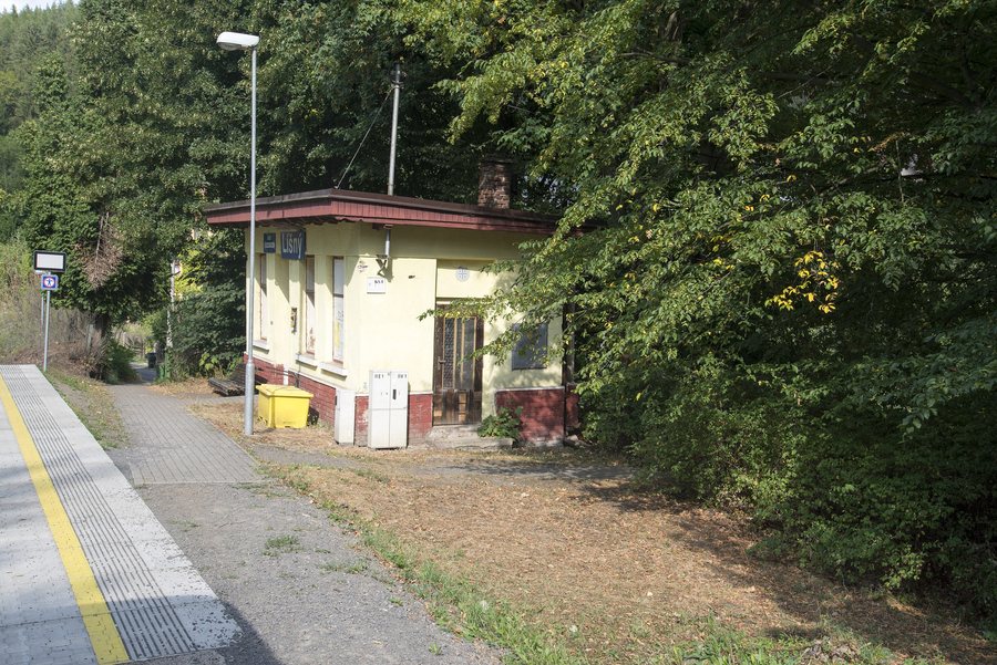 File:Líšný train station.jpg