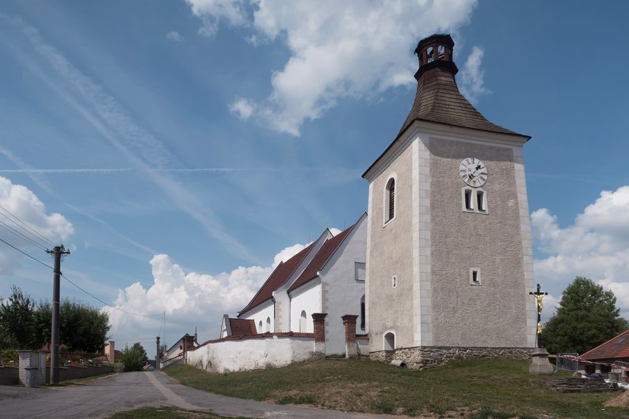 File:Obrataň, kostel Narození Panny Marie Dm190353-3177 IMG 6393 2018-08-02 12.05.jpg