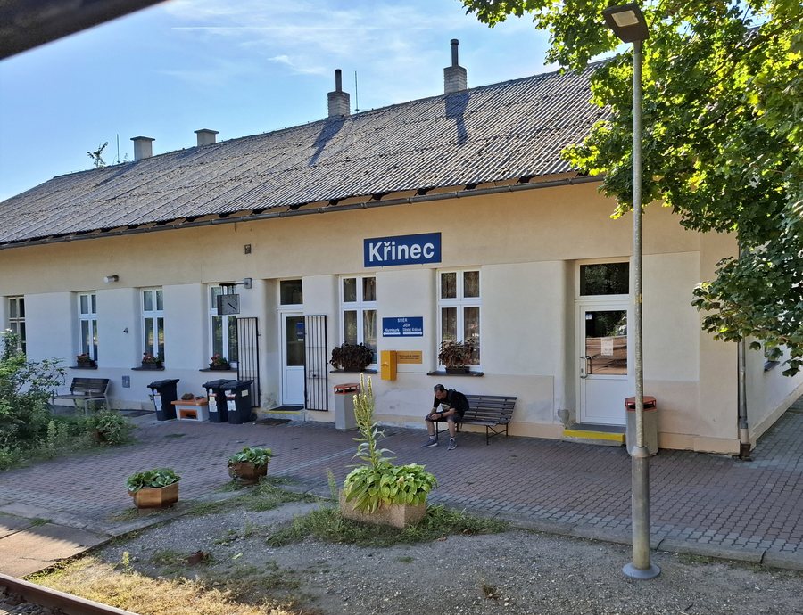 File:Railway station Křinec, Czechia.jpg