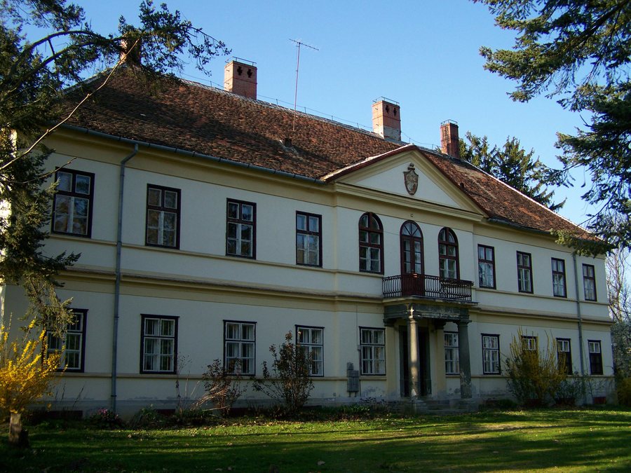 File:V. Sibrik-kúria (9350. számú műemlék).jpg
