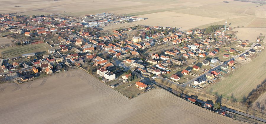 File:Stratov letecky.JPG