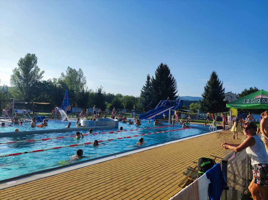File:Nemšová, kúpalisko (2).jpg
