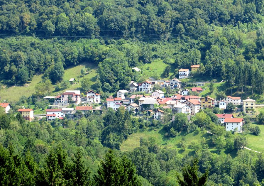 File:Podmelec Slovenia.jpg