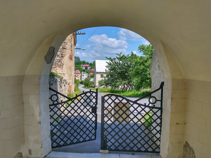 File:Church of Our Lady of the Snow (Velké Kunětice) 02.jpg