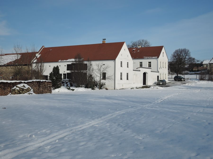 File:Ratiboř (okres Jindřichův Hradec), statek.jpg