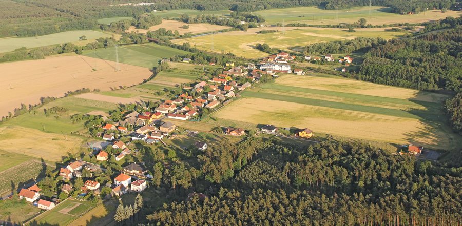 File:Otradovice Skorkov letecky.JPG