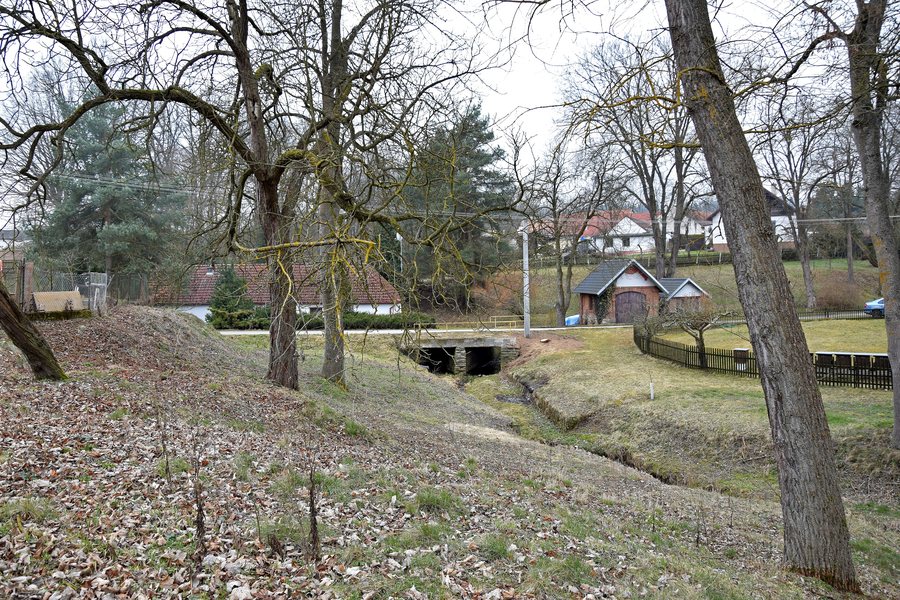 File:Water stream in Jeznice 01.jpg