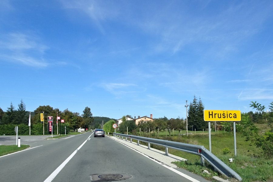 File:Hrusica Ilirska Bistrica SLO.JPG