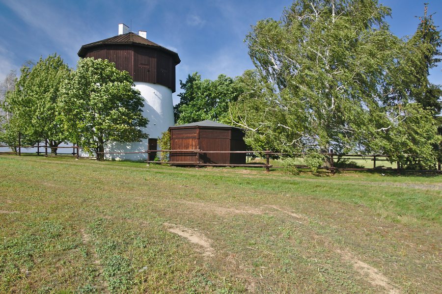 File:Větrný mlýn, Lazníčky, okres Přerov (03).jpg