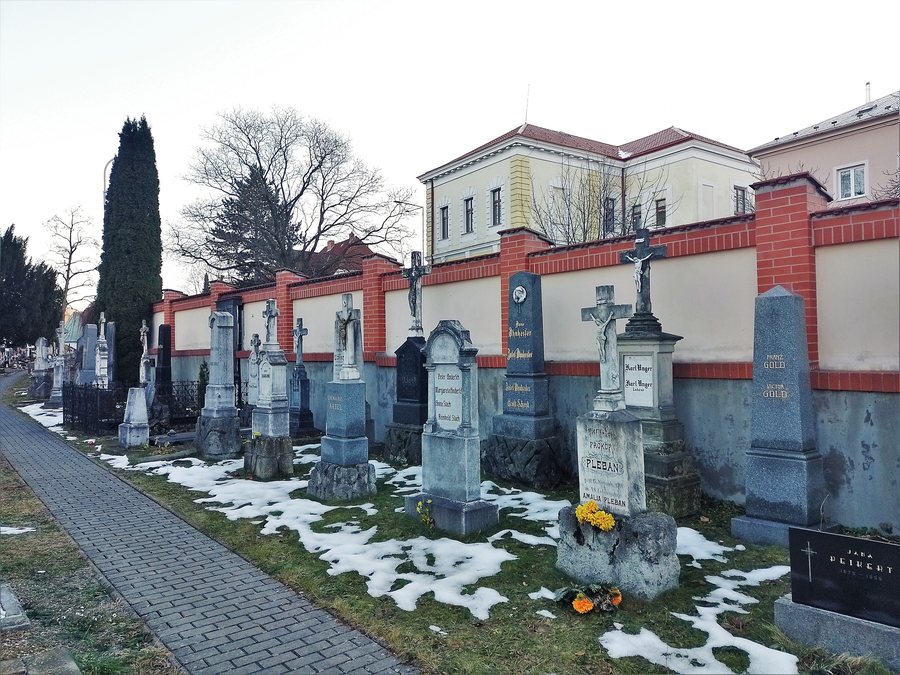 File:Hřbitov Odry 02.jpg