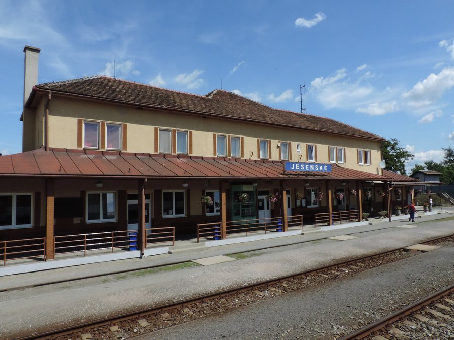 File:Železničná stanica Jesenské - panoramio.jpg