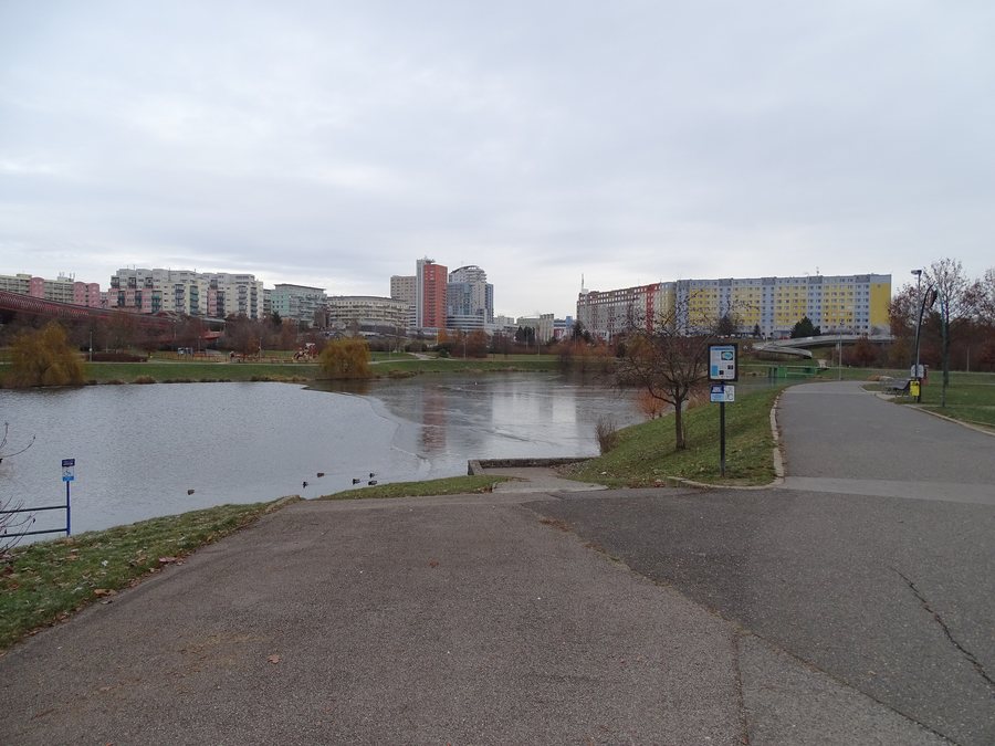 File:Stodůlky, Nepomucký rybník a Nové Butovice (02).jpg