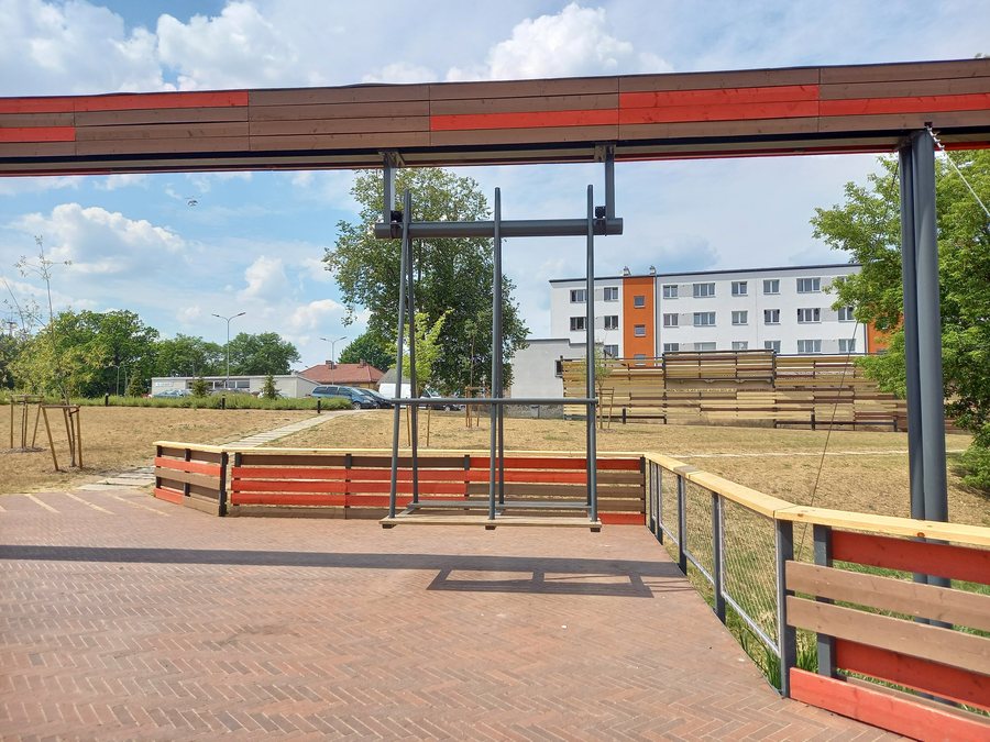 File:Valga Valka kiik swing.jpg