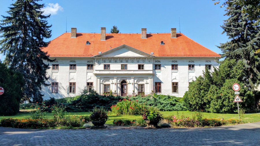 File:Batthyány-Montenuovo-kastély Bólyban.jpg