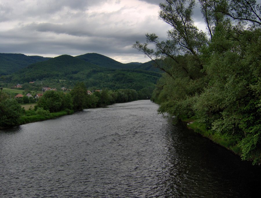 File:Tekovská Breznica-Barsberzence-Hron.jpg
