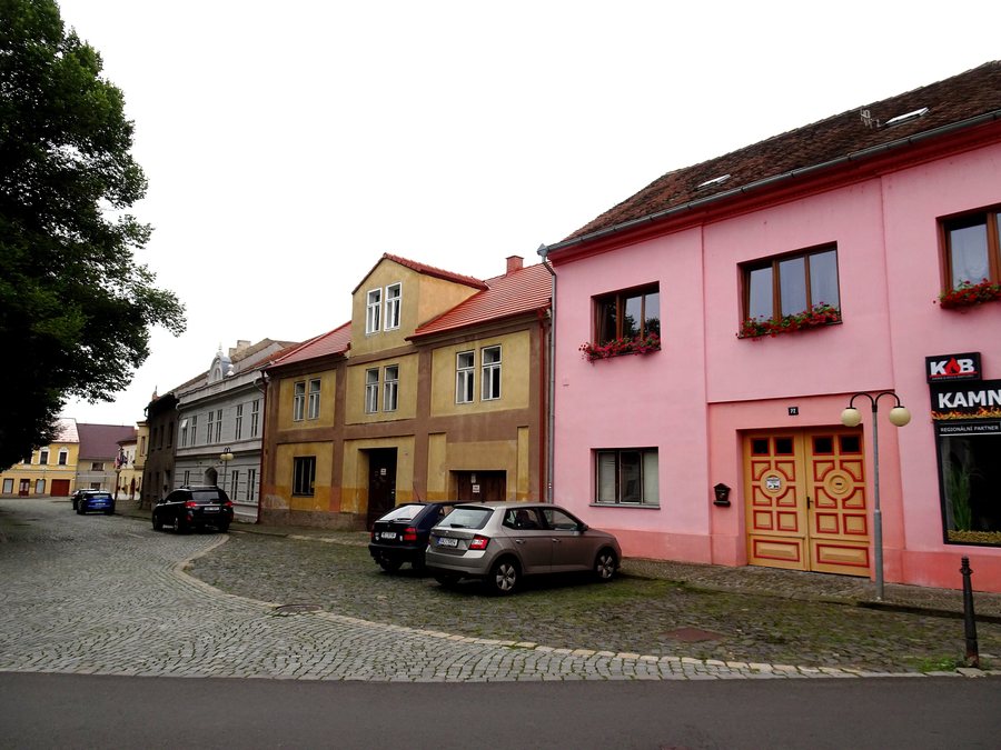 File:Budyně nad Ohří, Mírové náměstí jihozápad.jpg