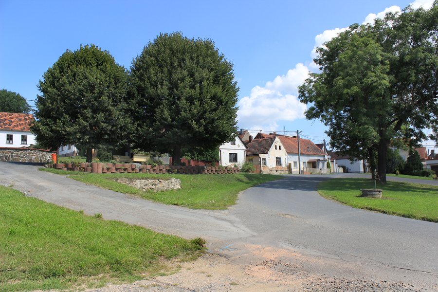 File:Hlohová, north common.jpg