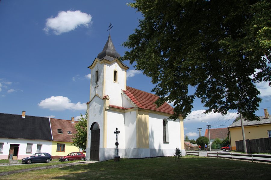 File:Chapel in Klec village in 2011 (3).JPG