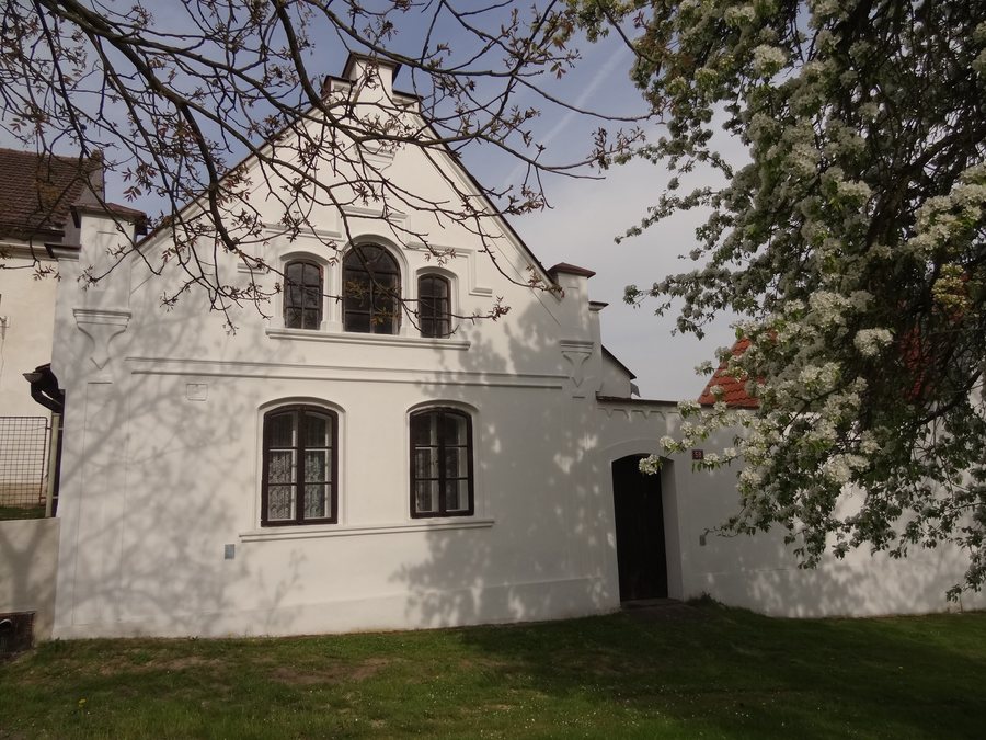 File:Hostín - chalupa če. 11 (1).JPG